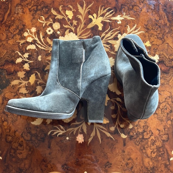 THEYSKENS THEORY dusky olive ankle boots sz6.5 Made in Italy SUEDE - Picture 1 of 7